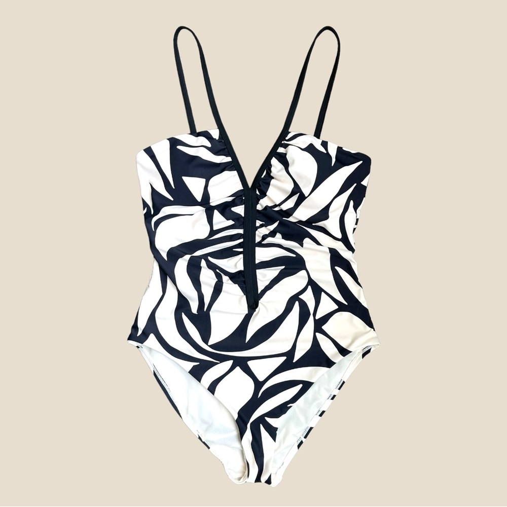 136. Womens Sanctuary Black Cream Abstract Printed Ruched One Piece Swimsuit NWT